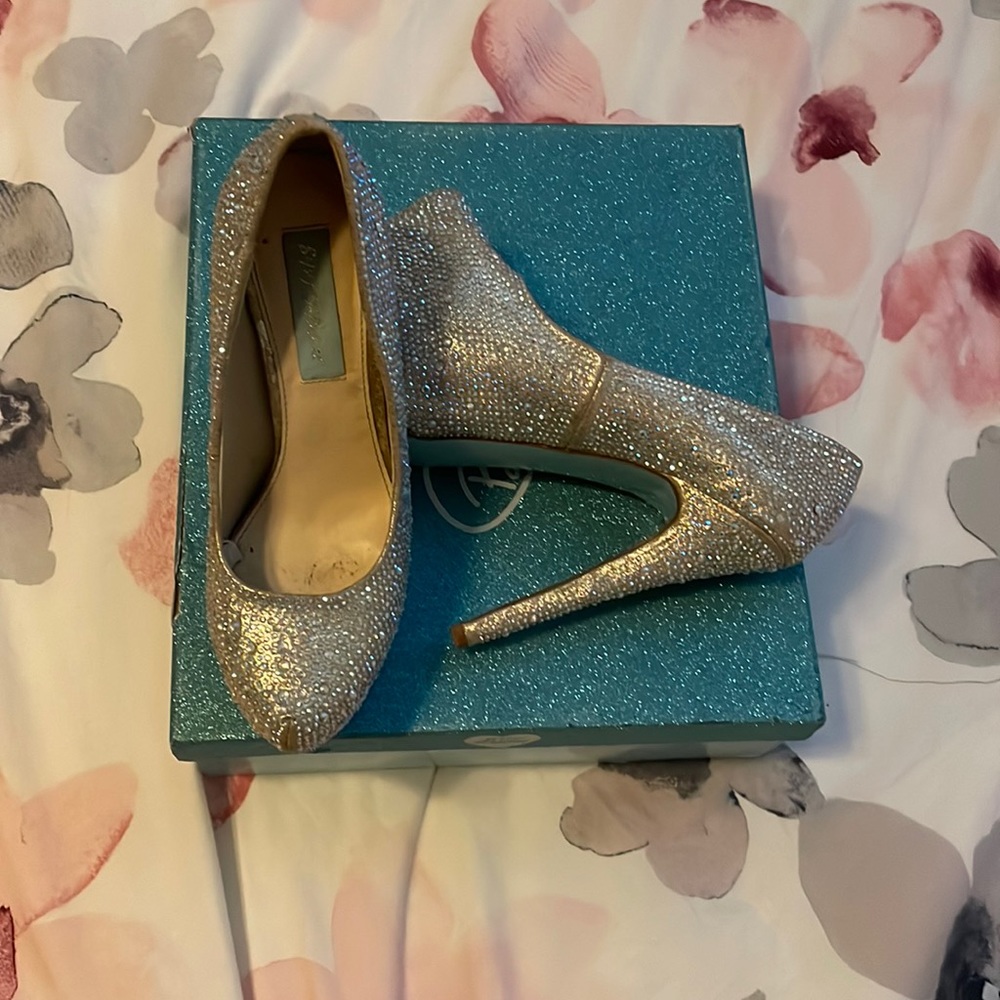 Rhinestone heals